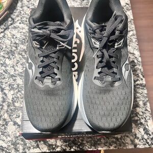 Women's Saucony Triumph  22 Charcoal Athletic Sneakers